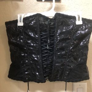 Underbust corset. Very light boning. VS